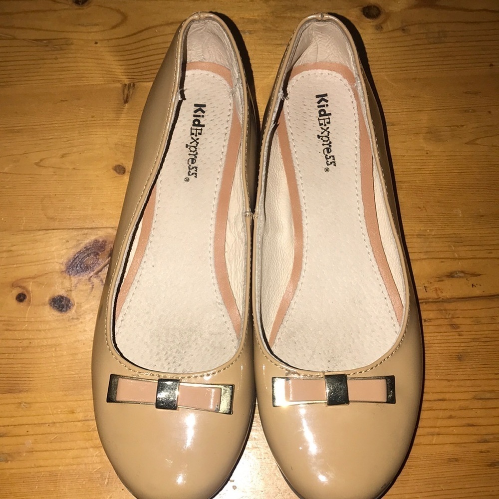 KidExpress Taupe Dress Shoes Size 3
